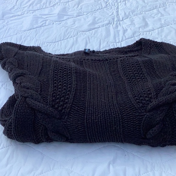 Marciano black cable sweater. Great for ‘sweata weatha’. Perfect over jeans. - Picture 5 of 13